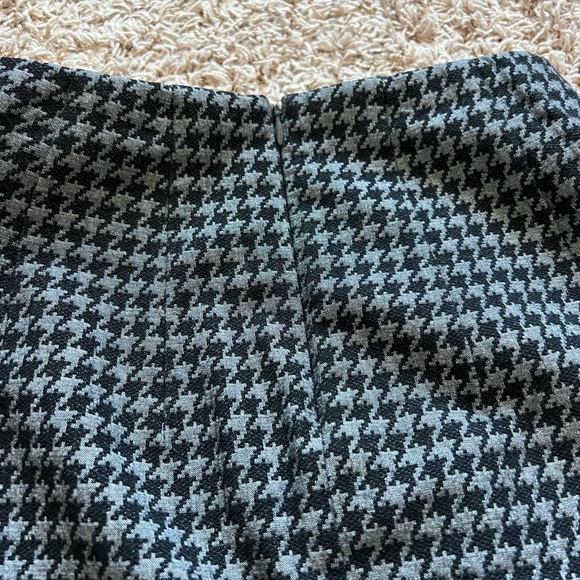 Express Houndstooth Pencil Skirt - Picture 4 of 10